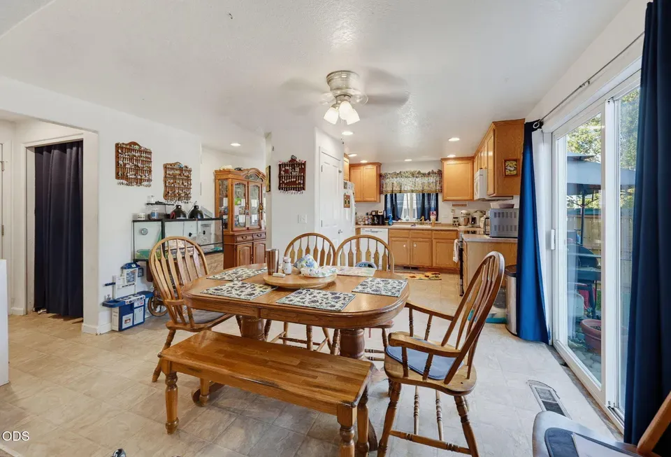 3 Bed 2 Bath Established Contemporary Home in Medford, OR - 5