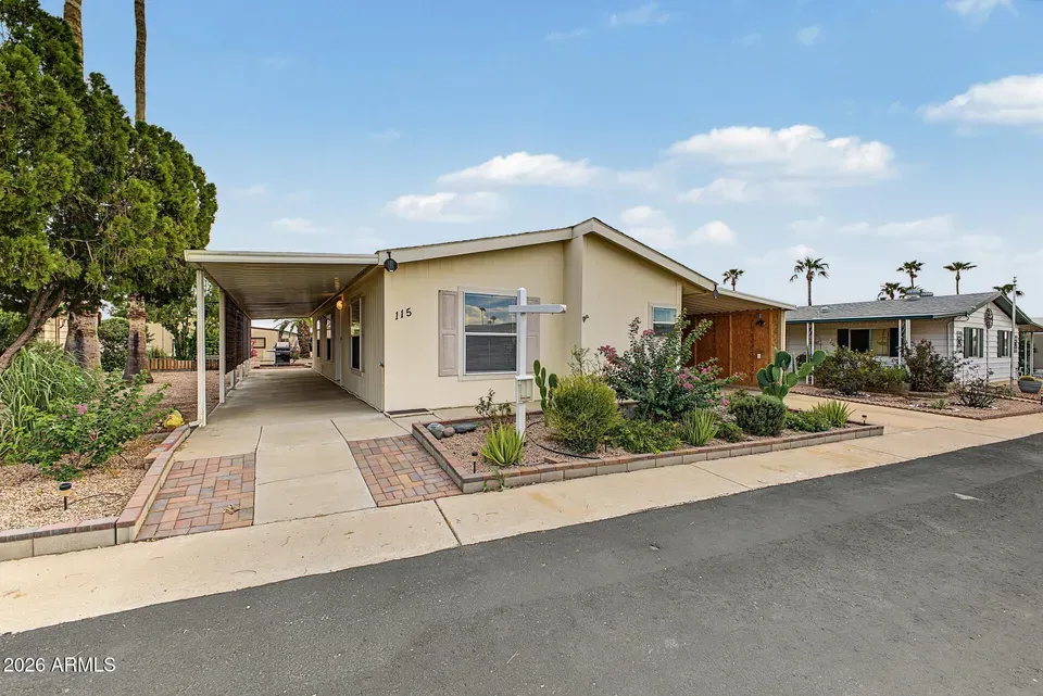 3 Bed 2 Bath Established Contemporary Home in Mesa, AZ - 3