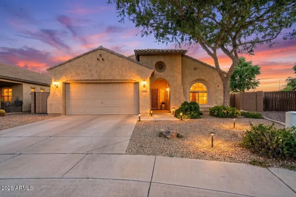 3 Bed 2 Bath Established Contemporary Home in Mesa, AZ - 2