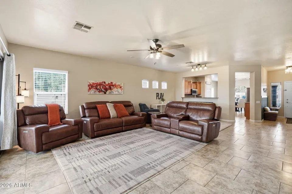 3 Bed 2 Bath Established Contemporary Home in Mesa, AZ - 5