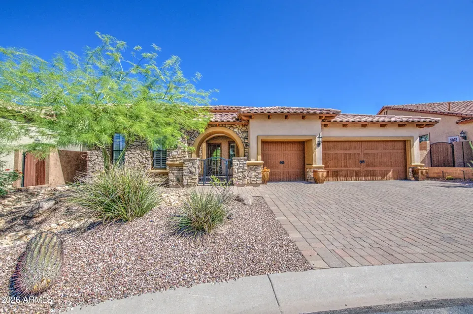 3 Bed 2 Bath Established Contemporary Home in Mesa, AZ