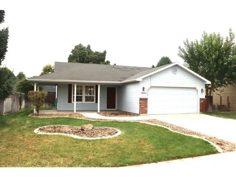 3 Bed 2 Bath Established Contemporary Home in Nampa, ID - 1