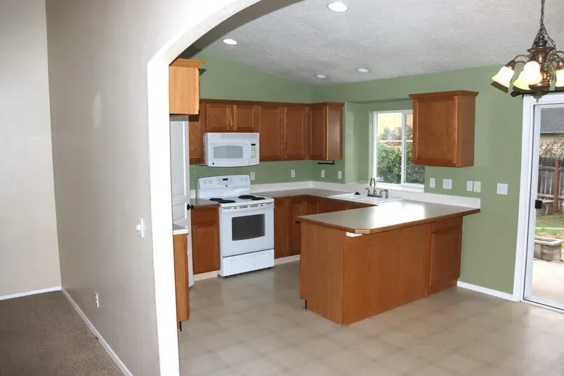 3 Bed 2 Bath Established Contemporary Home in Nampa, ID - 4