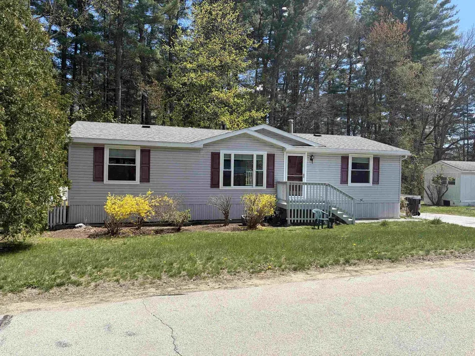 3 Bed 2 Bath Established Contemporary Home in Nashua, NH - 1
