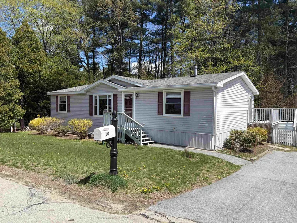 3 Bed 2 Bath Established Contemporary Home in Nashua, NH - 2