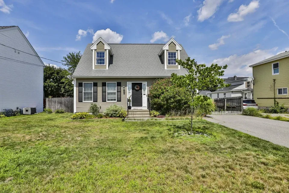 3 Bed 2 Bath Established Contemporary Home in Nashua, NH