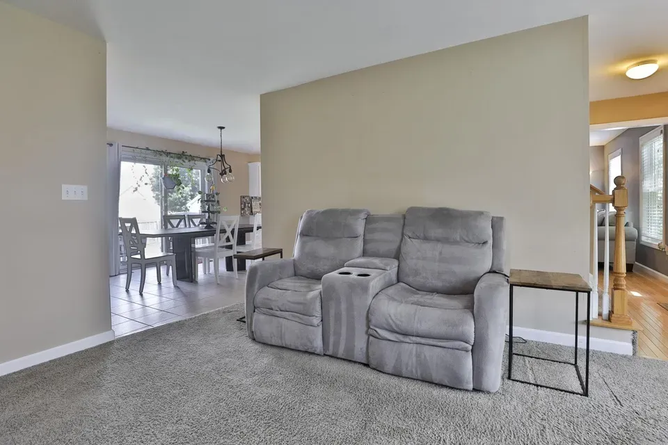 3 Bed 2 Bath Established Contemporary Home in Nashua, NH - 5