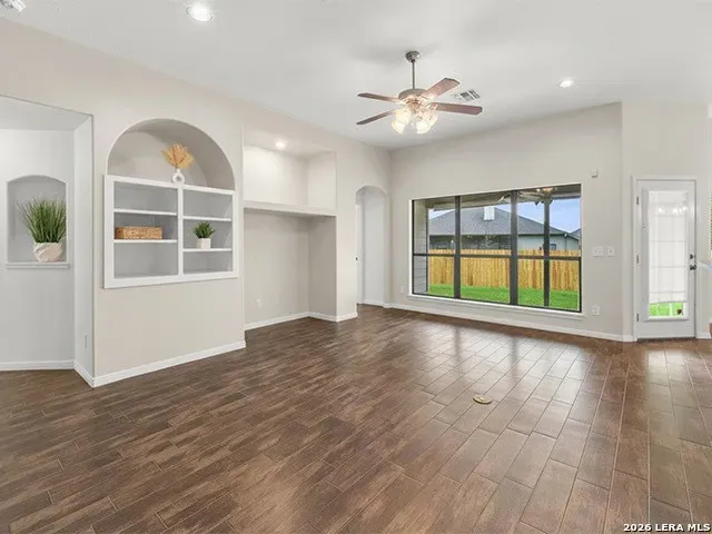 3 Bed 2 Bath Established Contemporary Home in New Braunfels, TX