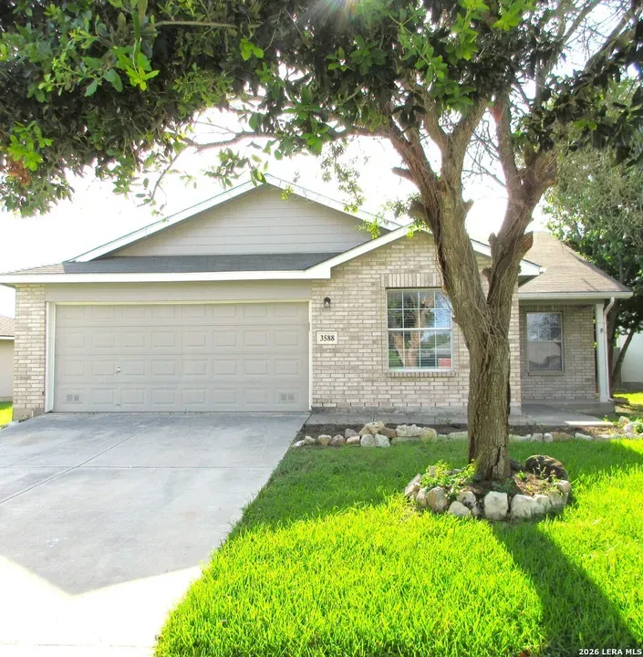 3 Bed 2 Bath Established Contemporary Home in New Braunfels, TX