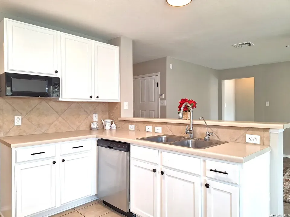 3 Bed 2 Bath Established Contemporary Home in New Braunfels, TX - 3