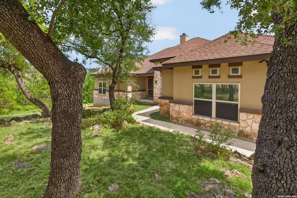 3 Bed 2 Bath Established Contemporary Home in New Braunfels, TX - 2