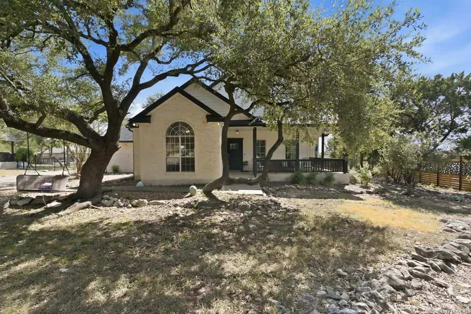 3 Bed 2 Bath Established Contemporary Home in New Braunfels, TX - 1