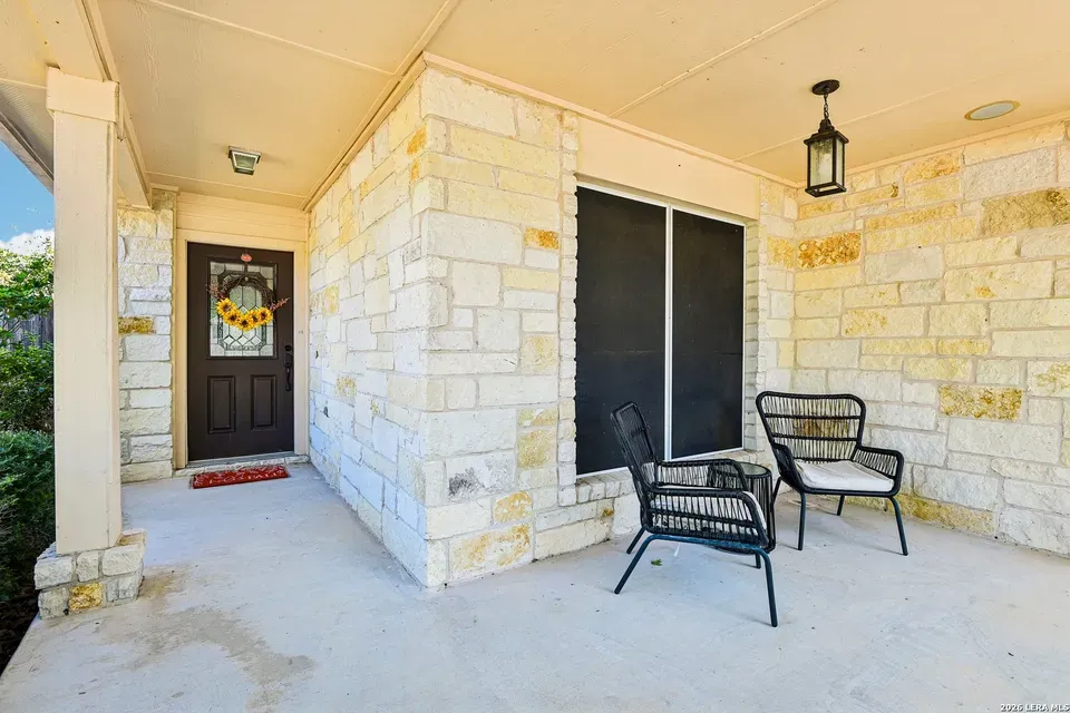 3 Bed 2 Bath Established Contemporary Home in New Braunfels, TX - 2
