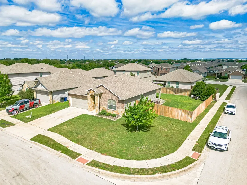 3 Bed 2 Bath Established Contemporary Home in New Braunfels, TX