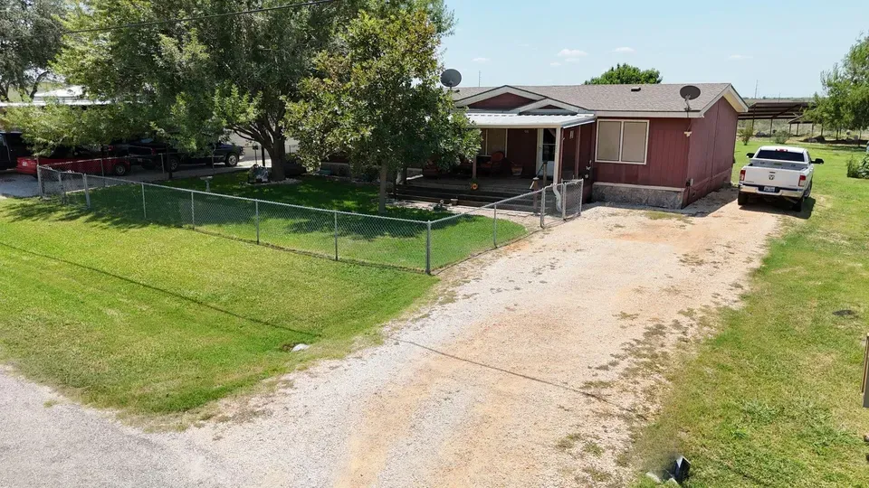 3 Bed 2 Bath Established Contemporary Home in New Braunfels, TX - 2