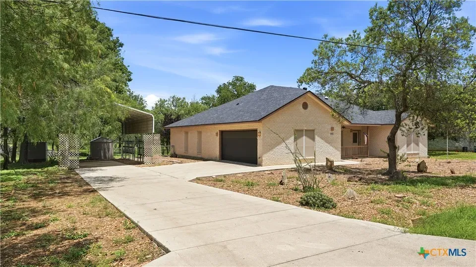 3 Bed 2 Bath Established Contemporary Home in New Braunfels, TX - 2