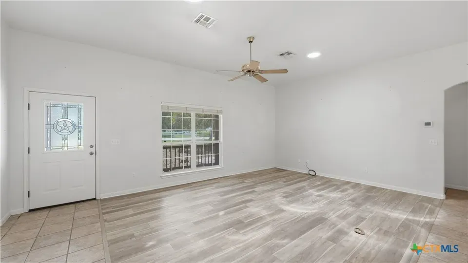 3 Bed 2 Bath Established Contemporary Home in New Braunfels, TX - 5