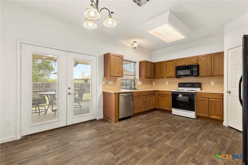 3 Bed 2 Bath Established Contemporary Home in New Braunfels, TX - 5