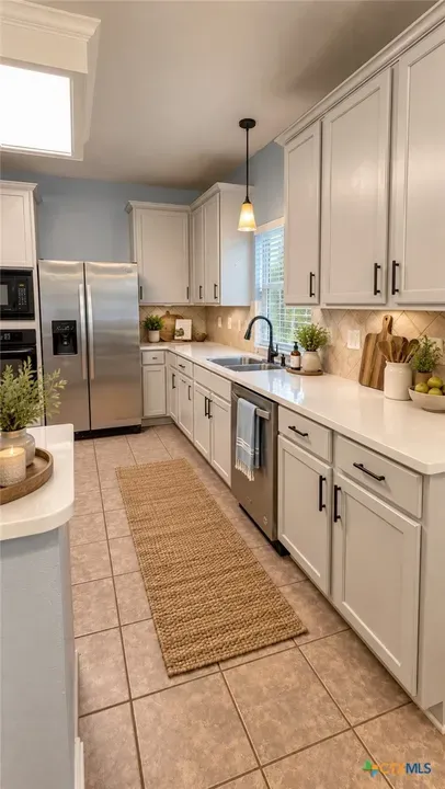 3 Bed 2 Bath Established Contemporary Home in New Braunfels, TX - 2