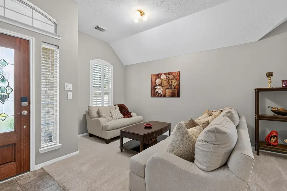 3 Bed 2 Bath Established Contemporary Home in Pearland, TX - 5