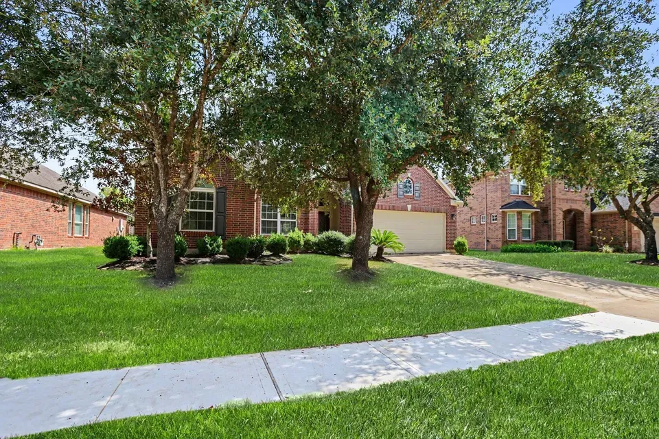 3 Bed 2 Bath Established Contemporary Home in Pearland, TX - 3