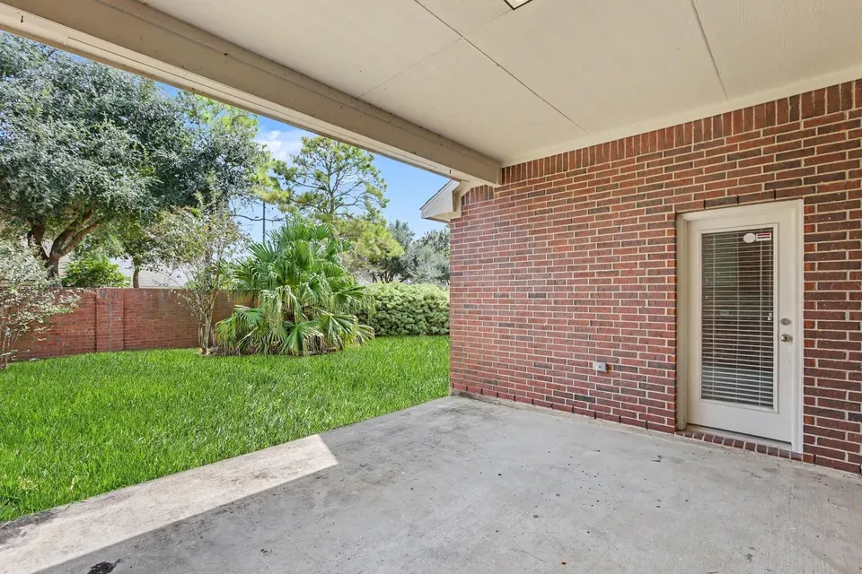 3 Bed 2 Bath Established Contemporary Home in Pearland, TX - 5