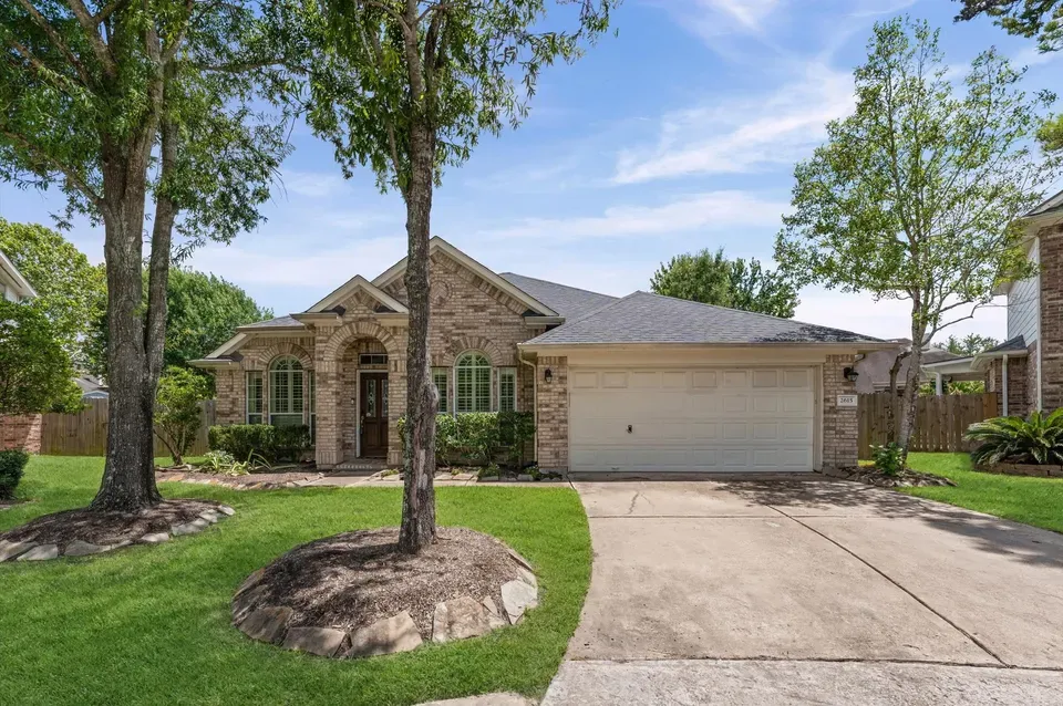 3 Bed 2 Bath Established Contemporary Home in Pearland, TX - 5