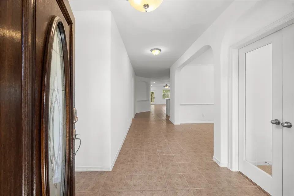 3 Bed 2 Bath Established Contemporary Home in Pearland, TX - 2