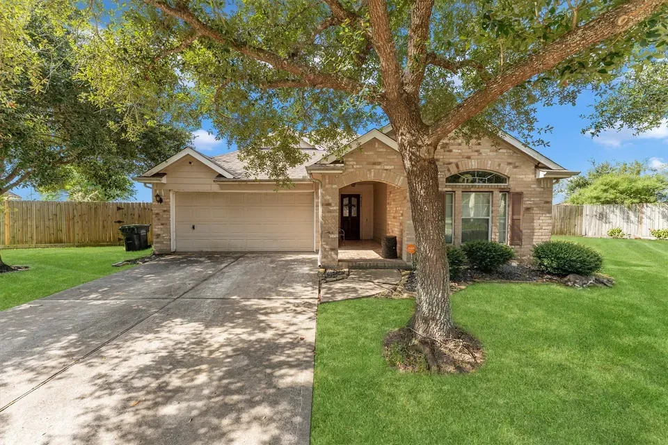 3 Bed 2 Bath Established Contemporary Home in Pearland, TX - 1