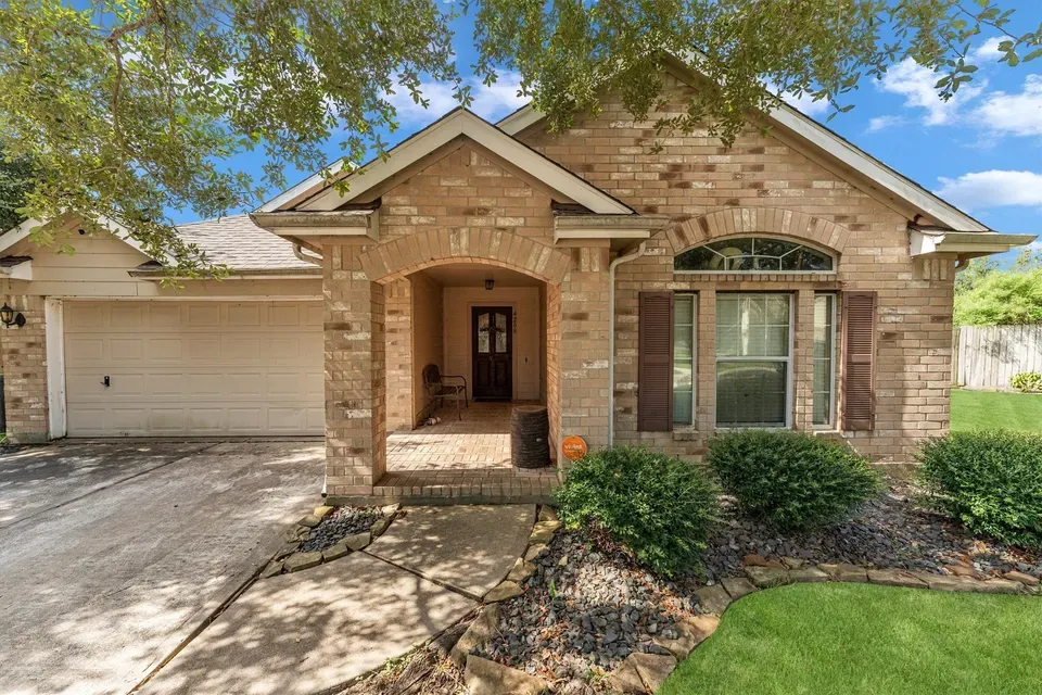 3 Bed 2 Bath Established Contemporary Home in Pearland, TX - 3