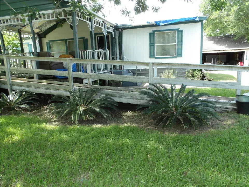 3 Bed 2 Bath Established Contemporary Home in Pearland, TX - 2