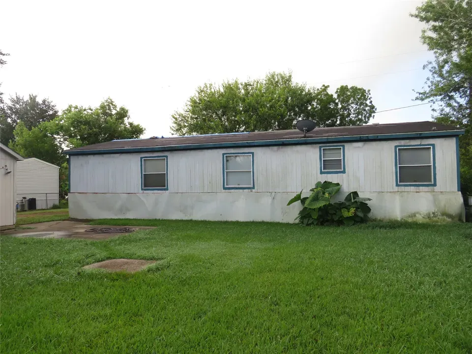 3 Bed 2 Bath Established Contemporary Home in Pearland, TX - 5