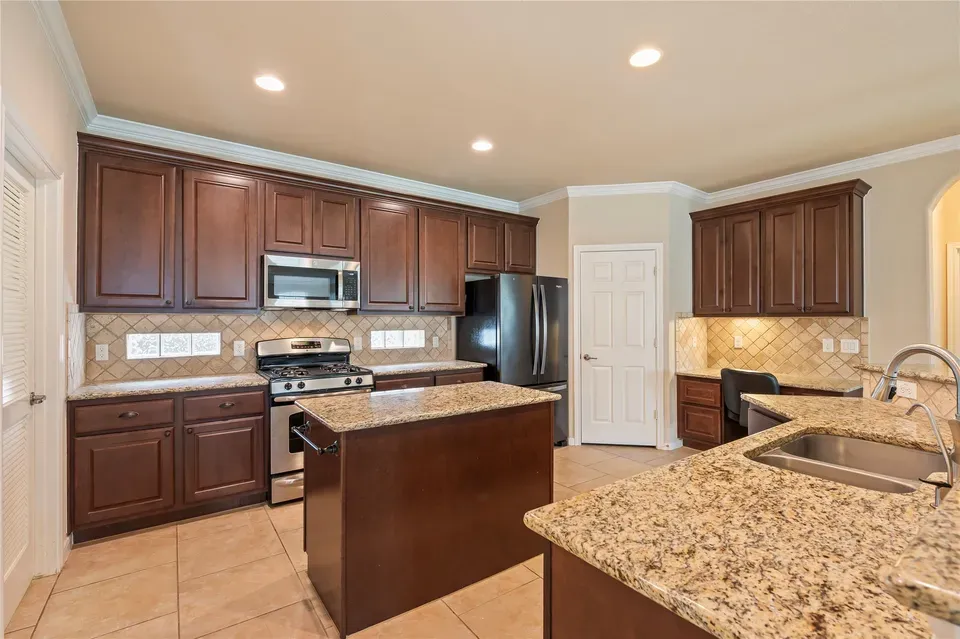 3 Bed 2 Bath Established Contemporary Home in Pearland, TX - 5