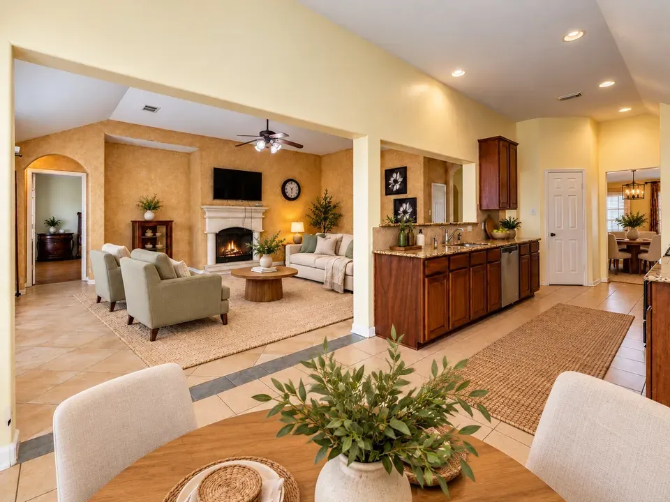 3 Bed 2 Bath Established Contemporary Home in Pearland, TX - 3