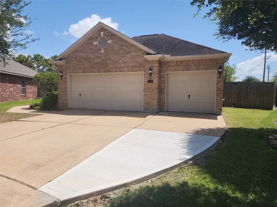 3 Bed 2 Bath Established Contemporary Home in Pearland, TX - 3