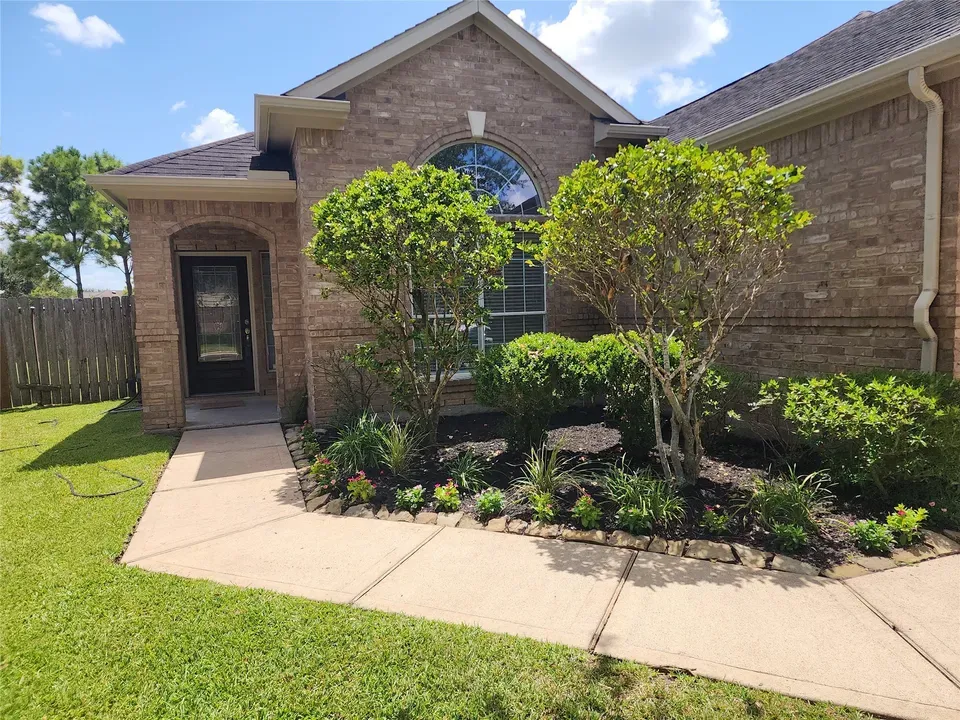 3 Bed 2 Bath Established Contemporary Home in Pearland, TX - 4