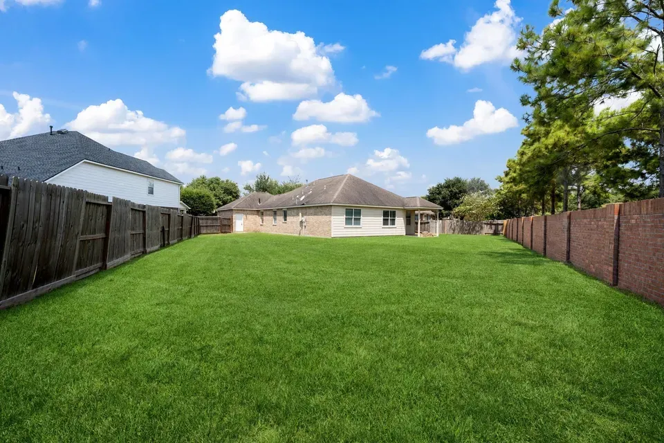 3 Bed 2 Bath Established Contemporary Home in Pearland, TX - 5