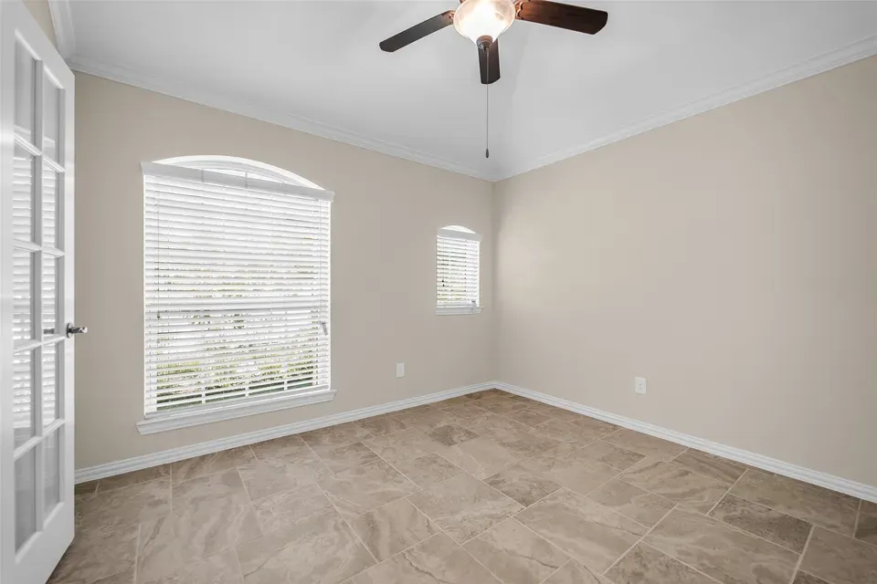 3 Bed 2 Bath Established Contemporary Home in Pearland, TX - 5