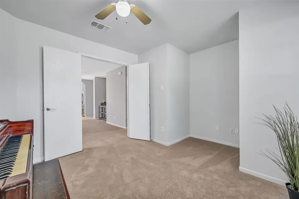 3 Bed 2 Bath Established Contemporary Home in Pearland, TX - 4