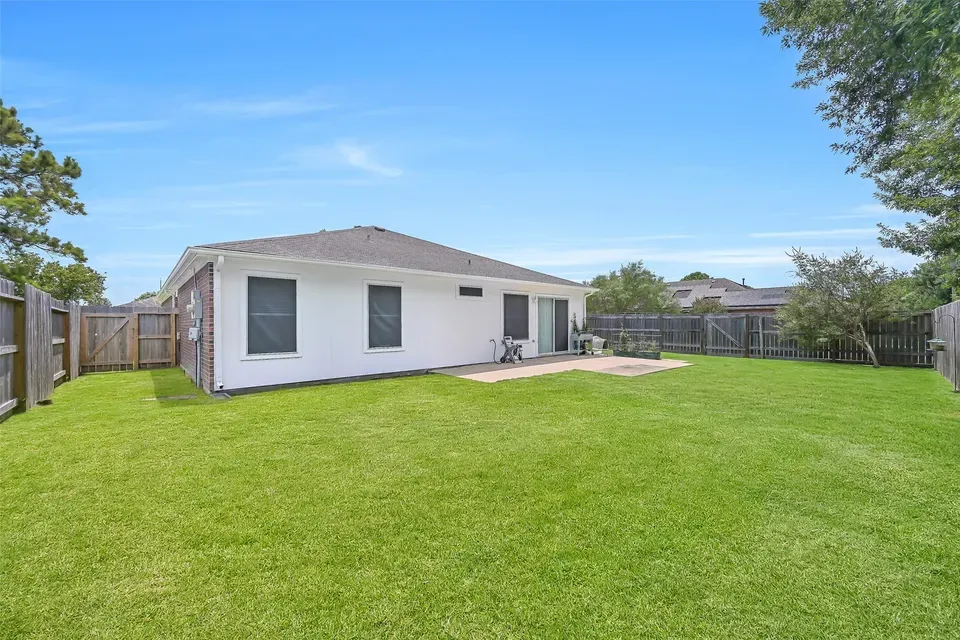 3 Bed 2 Bath Established Contemporary Home in Pearland, TX - 5