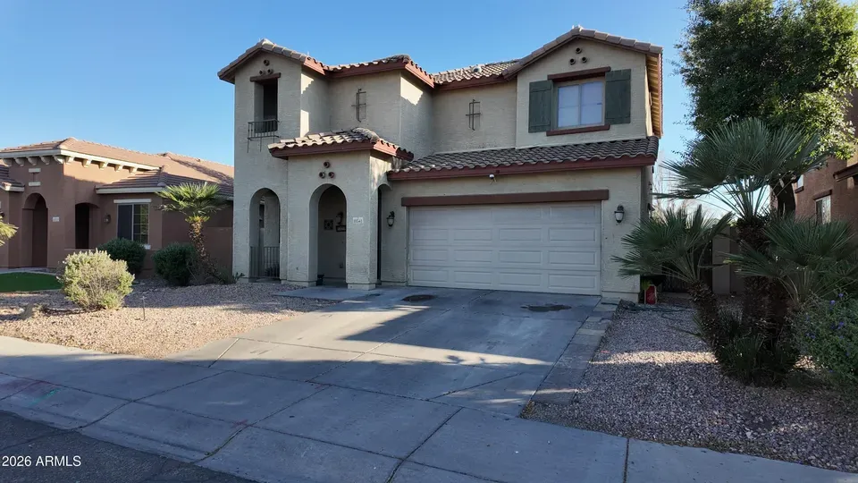 3 Bed 2 Bath Established Contemporary Home in Phoenix, AZ - 2