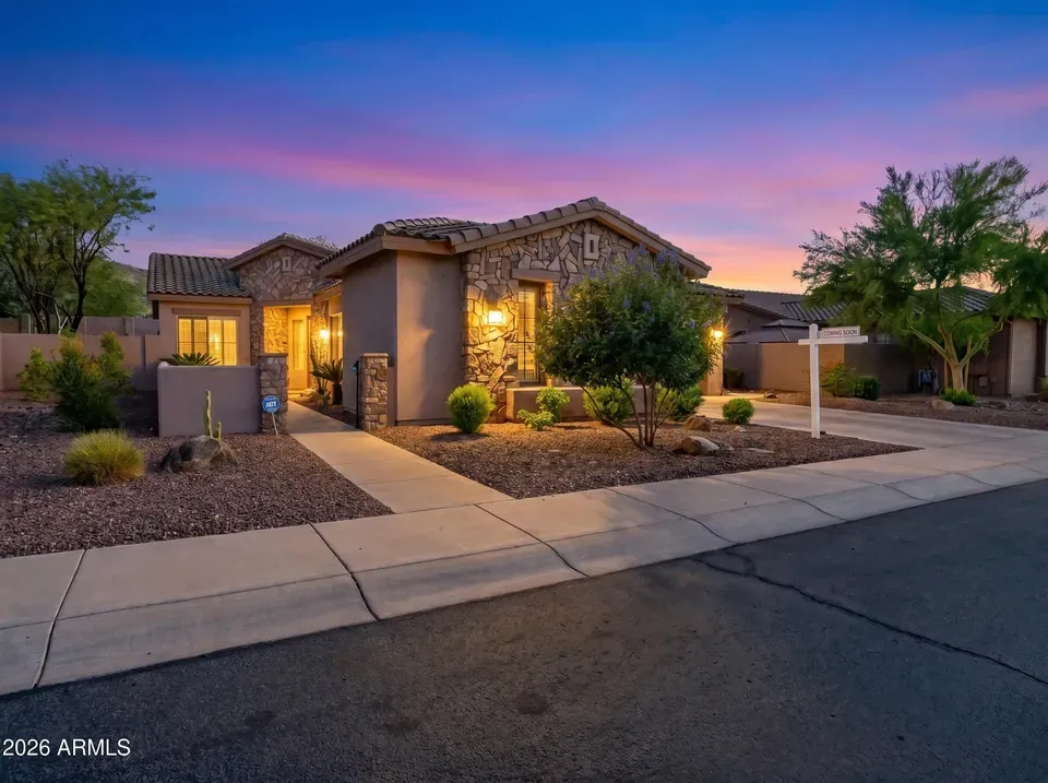 3 Bed 2 Bath Established Contemporary Home in Phoenix, AZ - 3