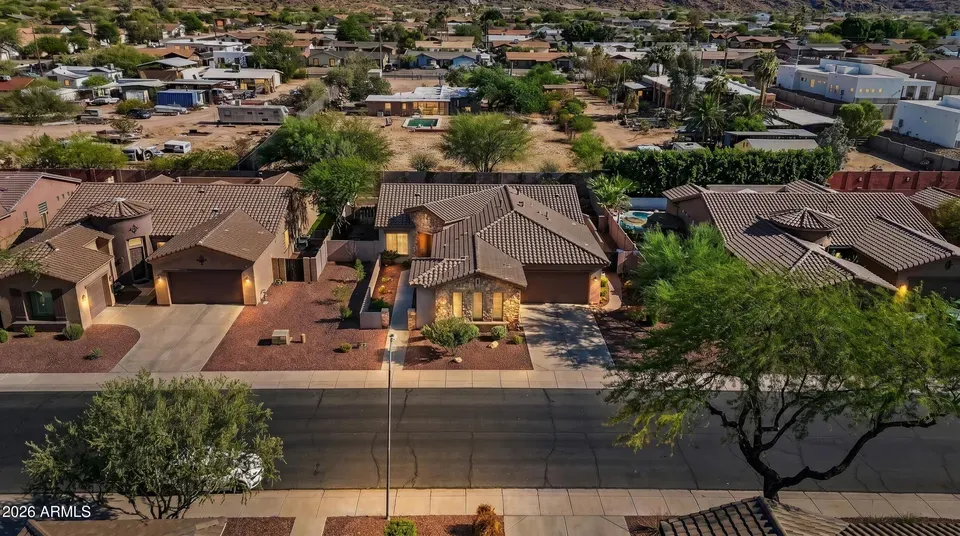 3 Bed 2 Bath Established Contemporary Home in Phoenix, AZ - 4