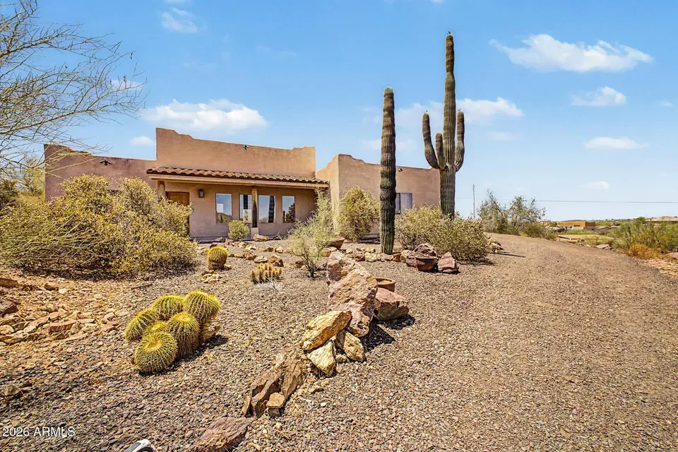 3 Bed 2 Bath Established Contemporary Home in Phoenix, AZ - 1