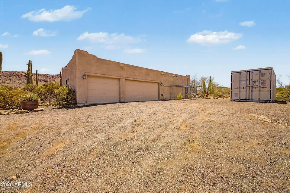3 Bed 2 Bath Established Contemporary Home in Phoenix, AZ - 2