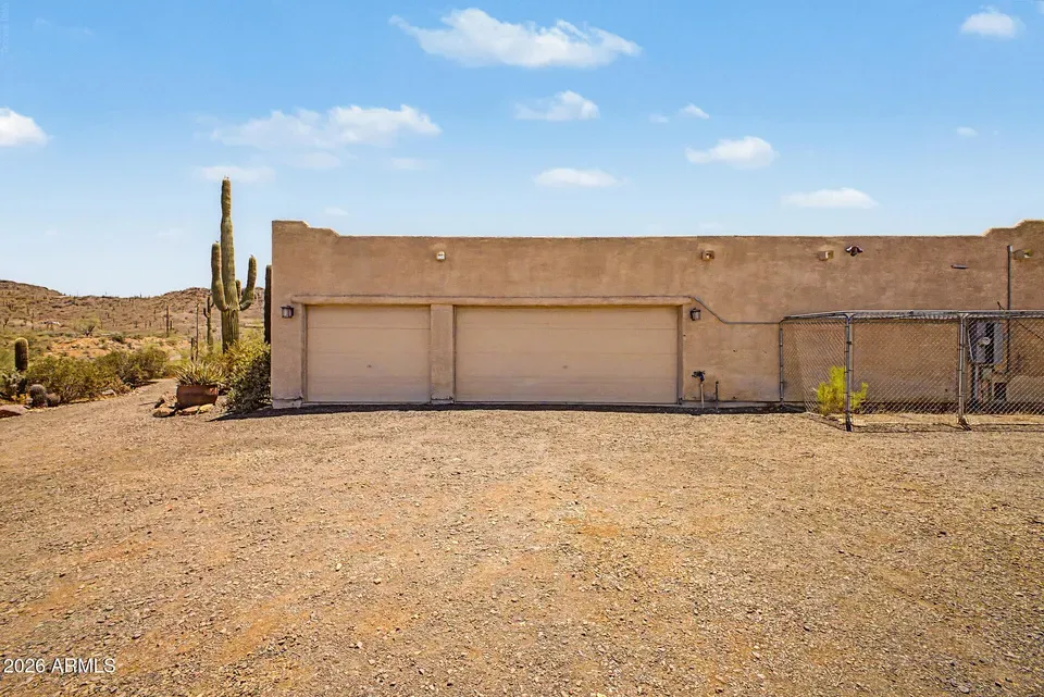 3 Bed 2 Bath Established Contemporary Home in Phoenix, AZ - 4