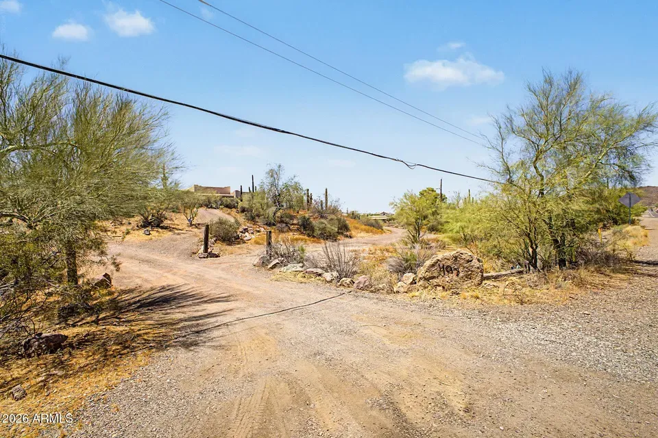 3 Bed 2 Bath Established Contemporary Home in Phoenix, AZ - 5