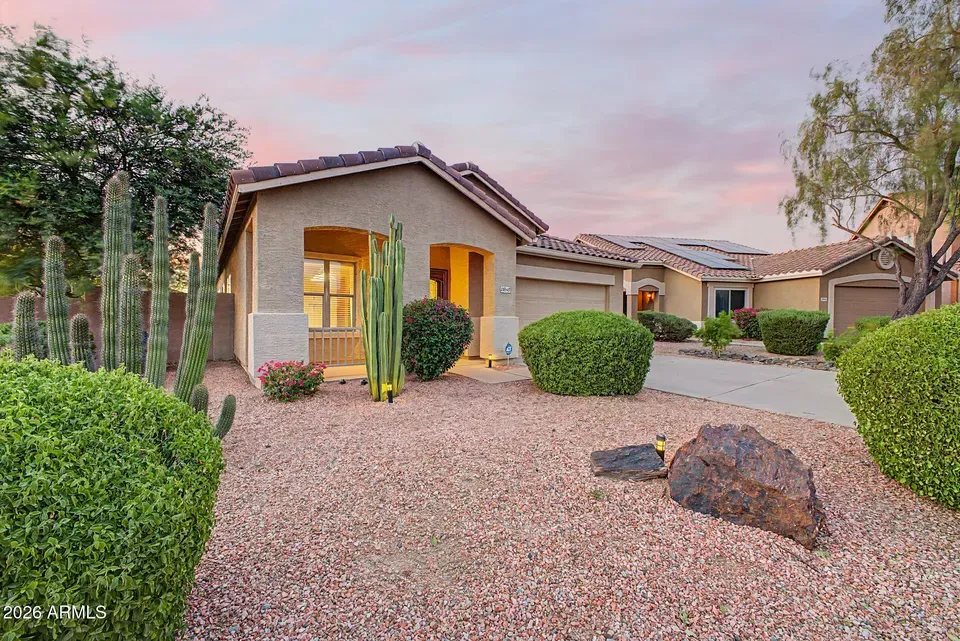 3 Bed 2 Bath Established Contemporary Home in Phoenix, AZ - 2