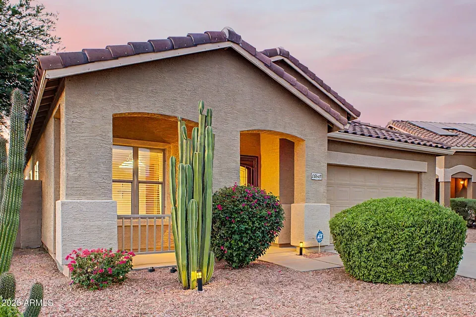 3 Bed 2 Bath Established Contemporary Home in Phoenix, AZ - 5