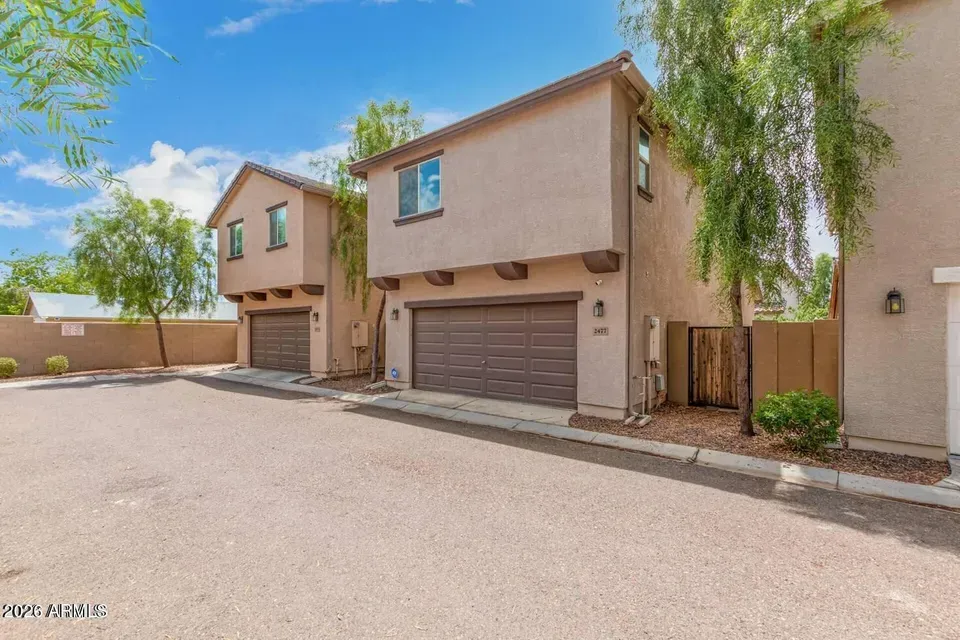 3 Bed 2 Bath Established Contemporary Home in Phoenix, AZ - 4